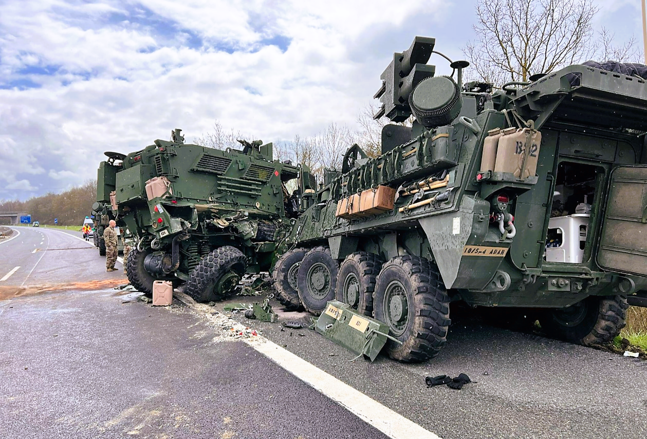 Militär-Schwertransporter verunglückt! Autobahn musste mehrere Stunden gesperrt werden