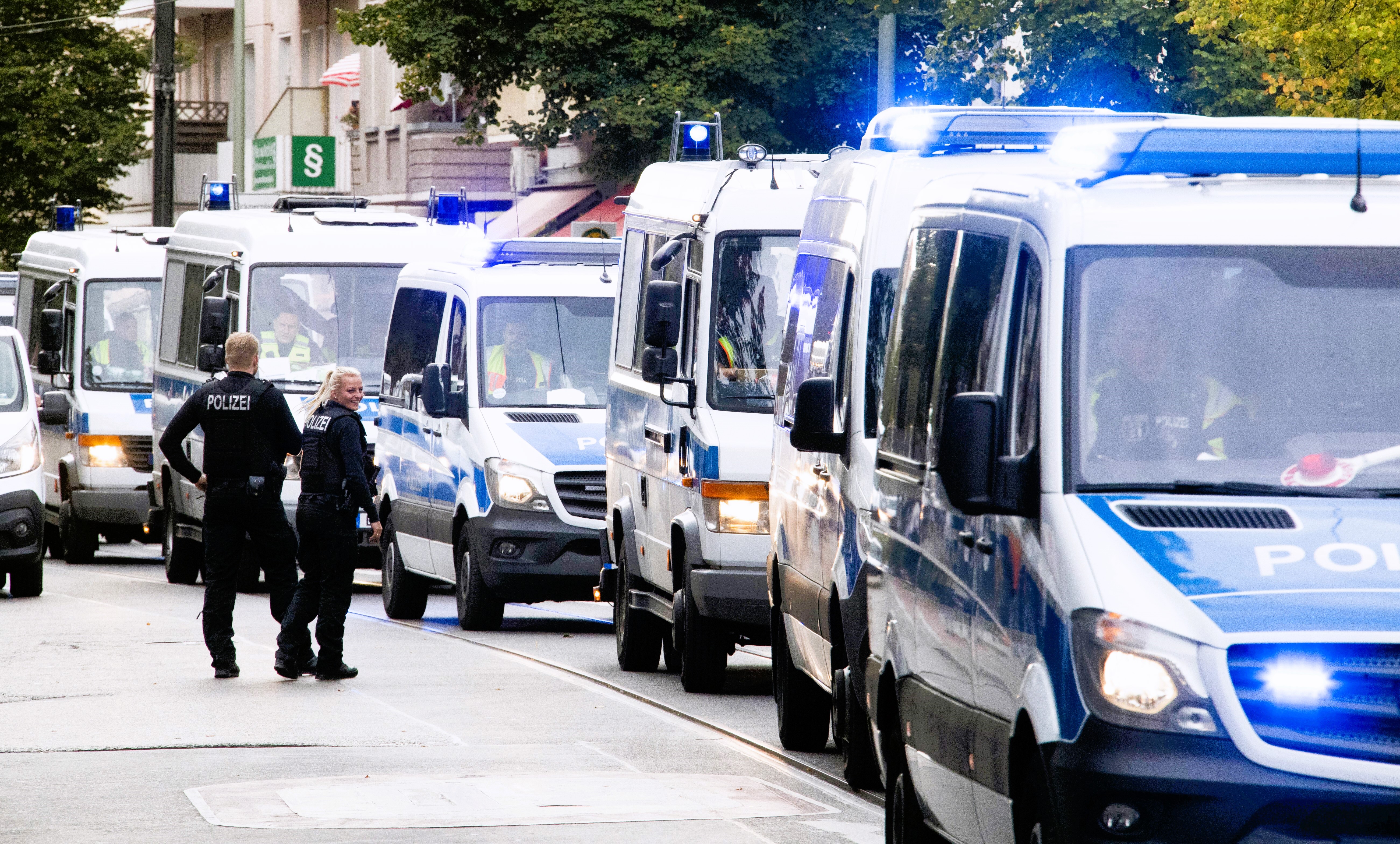 Explosion in Berlin! Banküberfall - Täter fliehen und hinterlassen ein Trümmerfeld