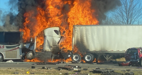 2 Tote auf der Autobahn! LKW durchbricht Mittelplanke - 2 Todesopfer und 3 Schwerverletzte