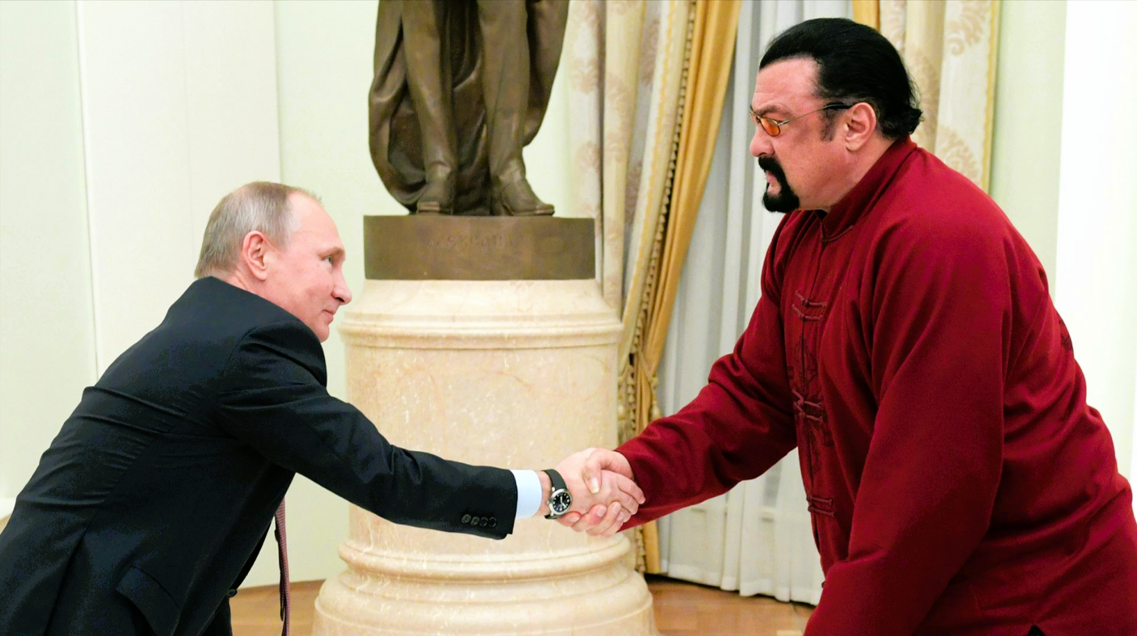 Unfassbar! Hollywood-Star zu Gast bei Putins Amtseinführung - Schauspieler bezeichnet Putin als "größten Anführer der Welt"