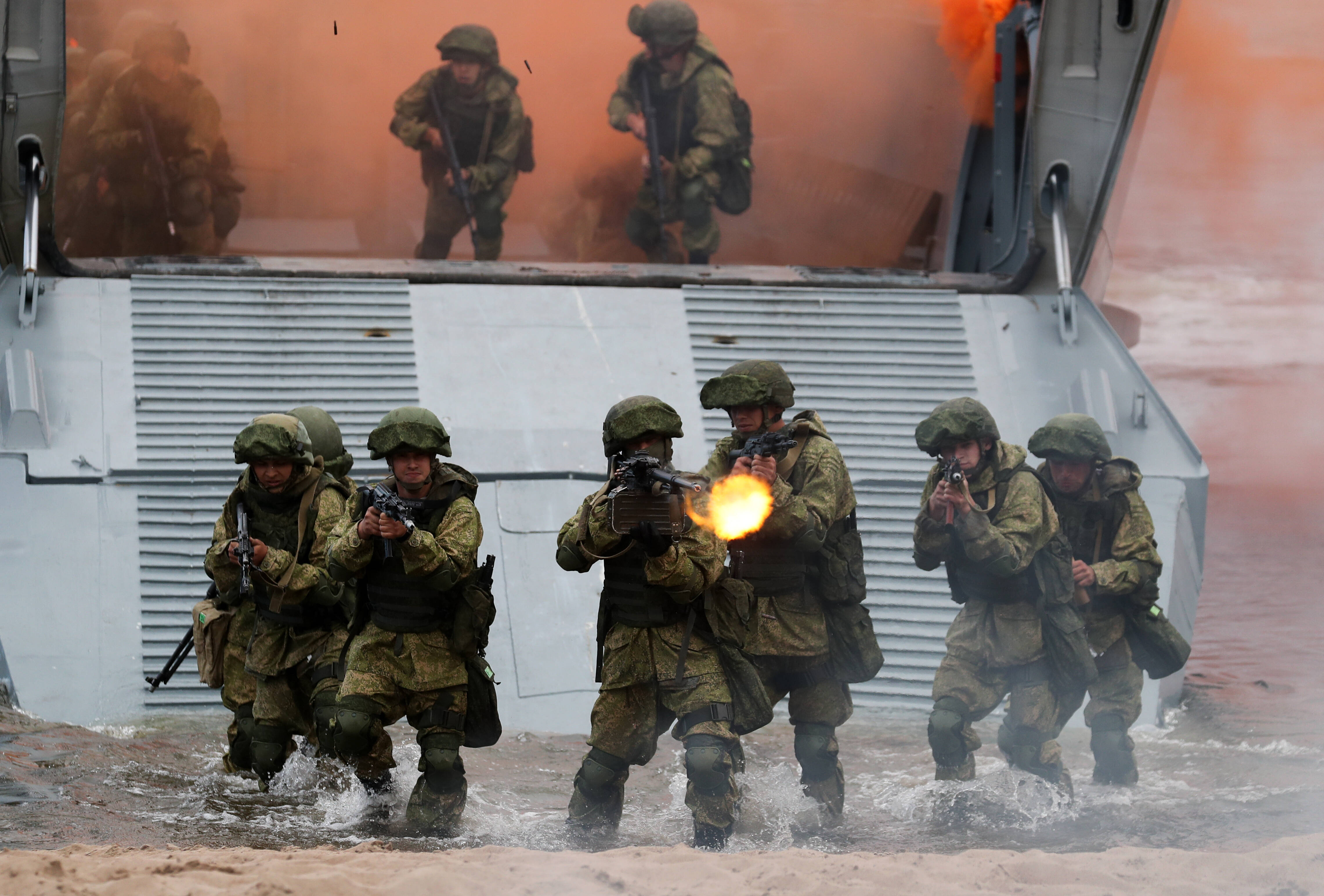 Lettland bereitet sich auf Putin-Angriff vor! Panzergräben und geheime Stellungen werden gebaut!