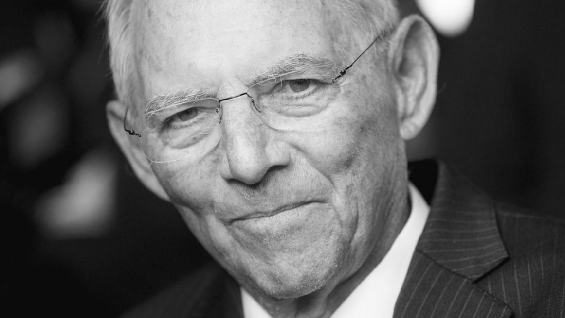 Wolfgang Schäubles Grab geschändet! 1,2 Meter tiefes Loch gegraben, versuchter Leichendiebstahl?