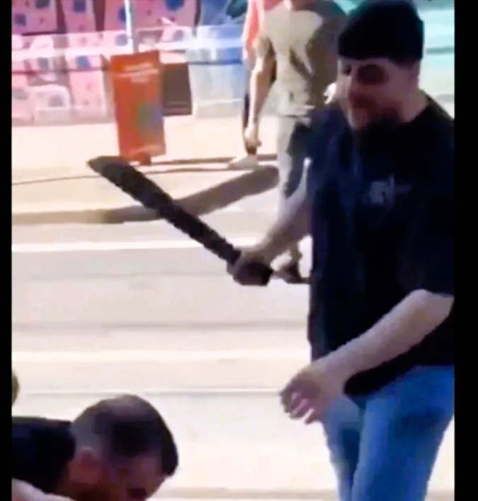 Erschütterndes Video! Straßenschlacht in Leipzig! Migranten gehen mit Macheten aufeinander los!