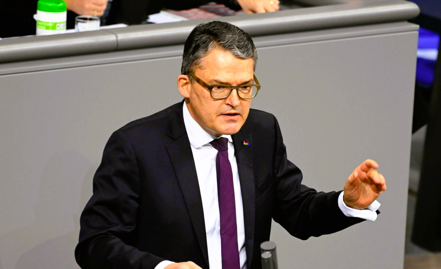 Eilmeldung! Angriff auf CDU-Politiker: Roderich Kiesewetter (CDU) bei Veranstaltung verletzt