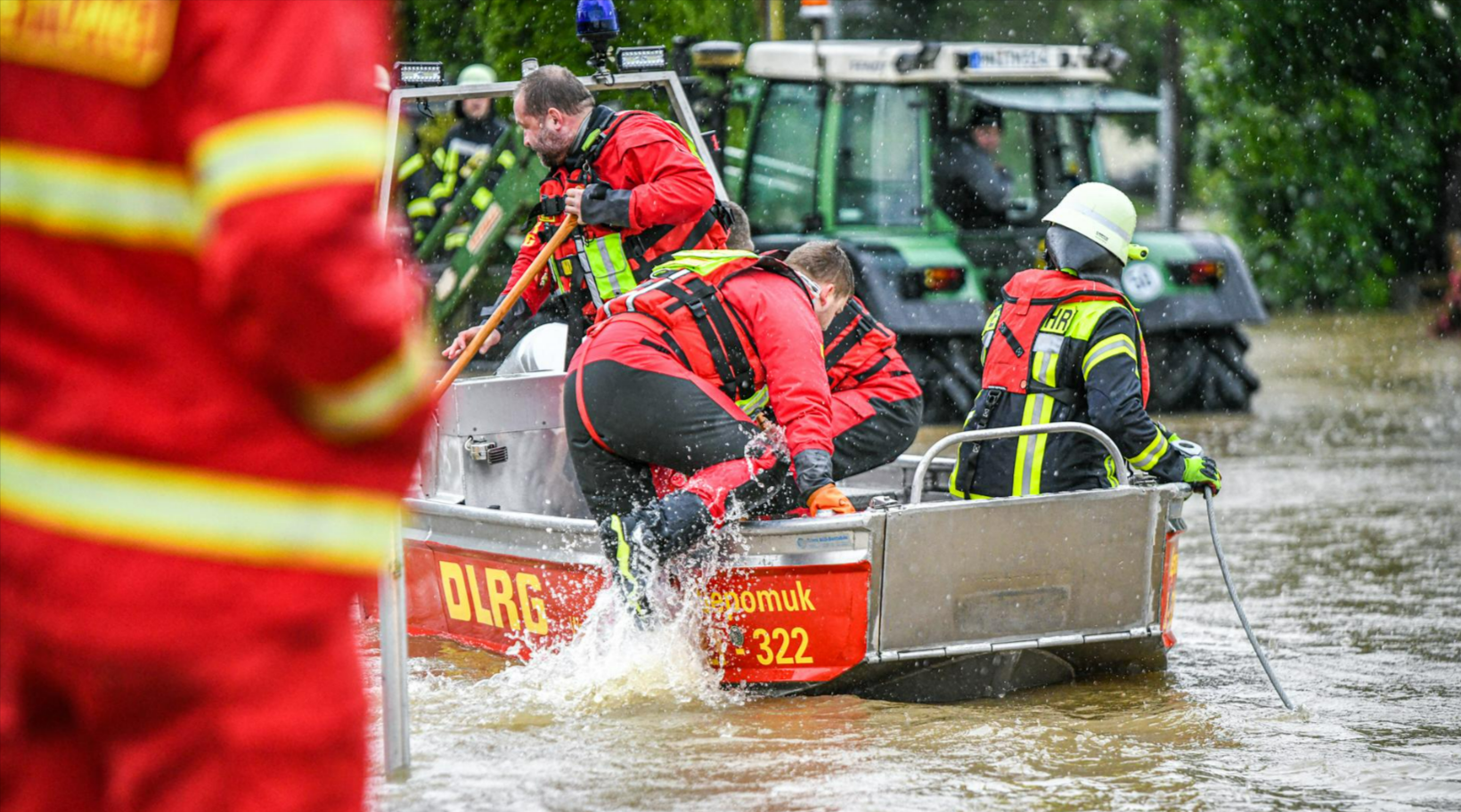 Feuerwehrmann stirbt bei Unwetter-Einsatz! Keine Entwarnung in den Flutgebieten - nächster Regen kommt