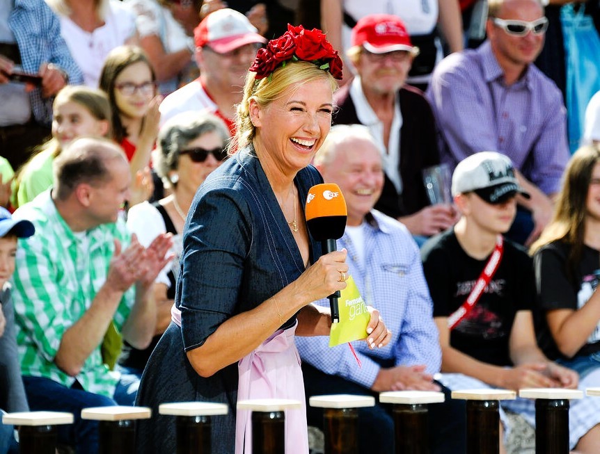 Peinlicher Patzer von Andrea Kiewel beim ZDF-Fernsehgarten - Wird diese Sängerin "Kiwi" verzeihen?