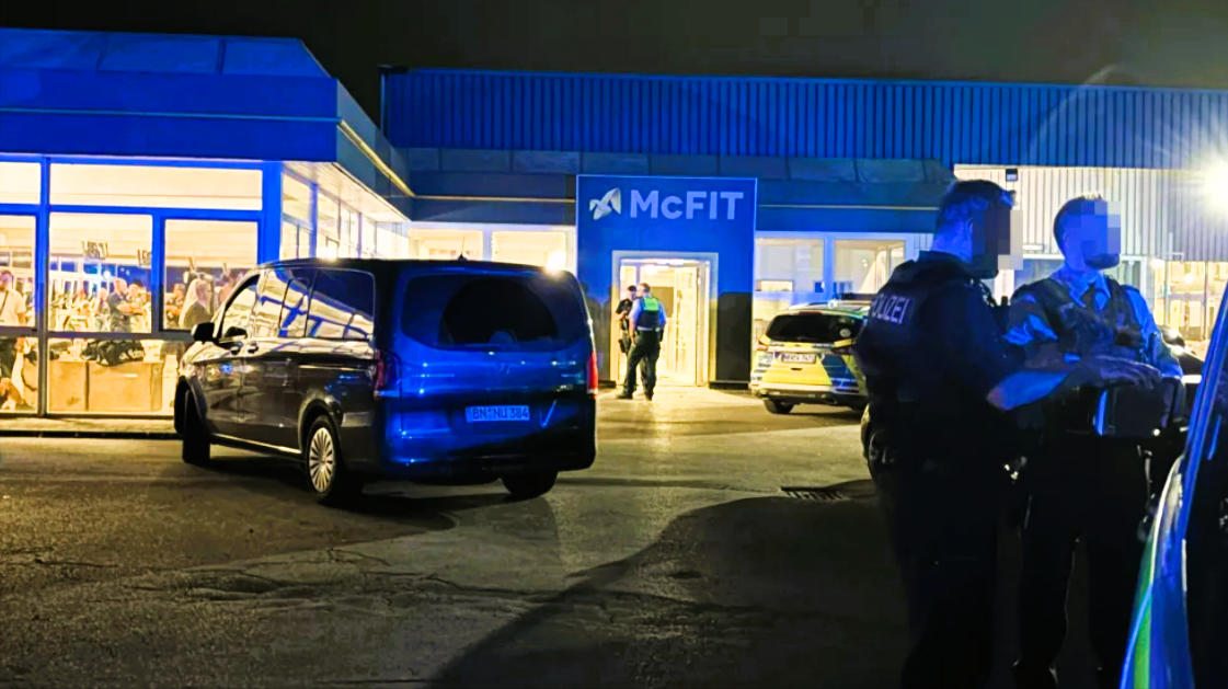 Mann im "MCFit" niedergeschossen! Täter stürmen Fitnessstudio - Polizei fahndet mit Großaufgebot!