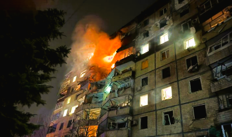Hochhaus in Flammen! Flammen-Inferno in Berliner - Feuerwehr muss Toten bergen