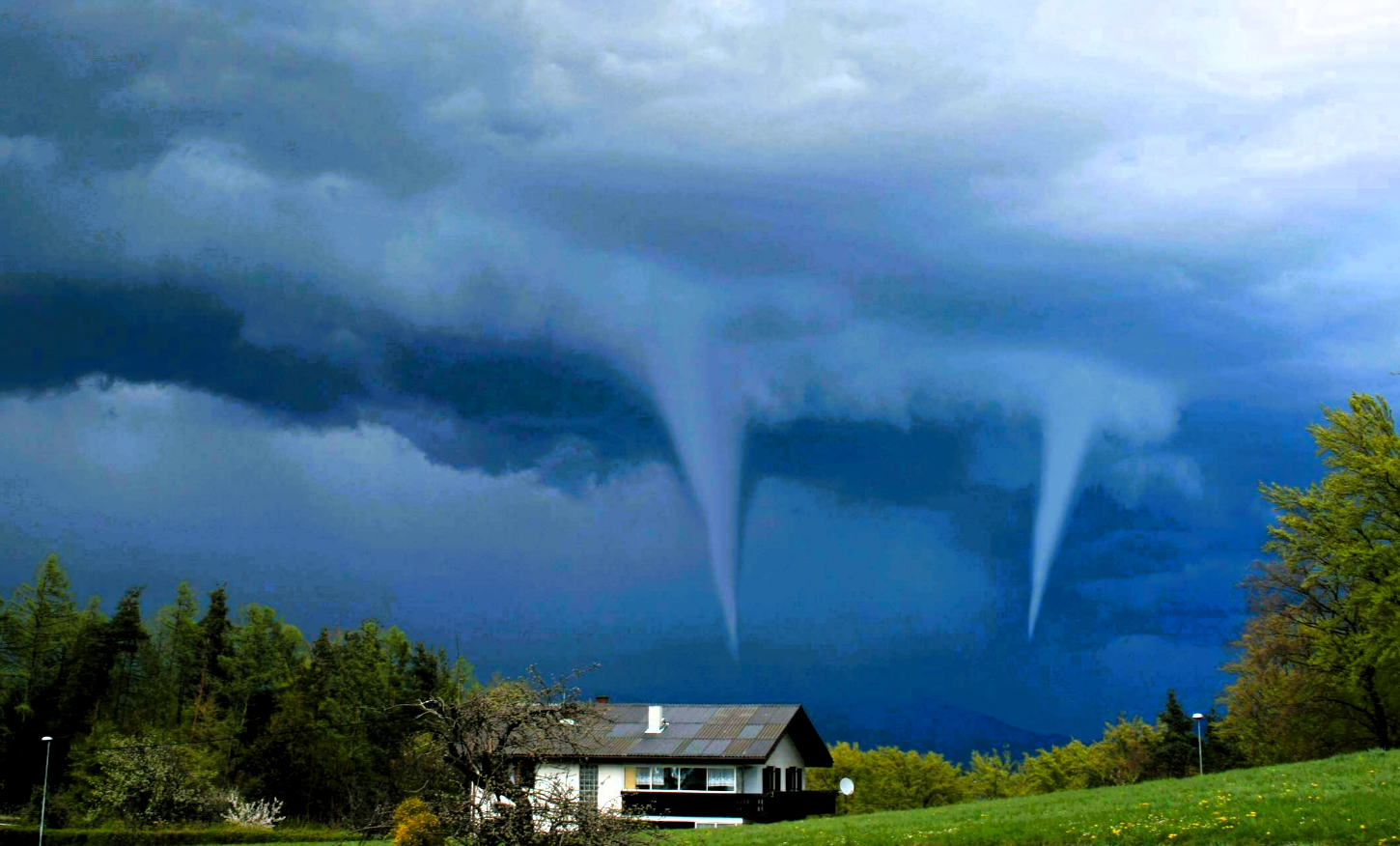 🌧⚡ Überschwemmungs-Alarm: Deutschland drohen Unwetter der Superlative mit bis zu 100 Liter Regen pro Quadratmeter! 