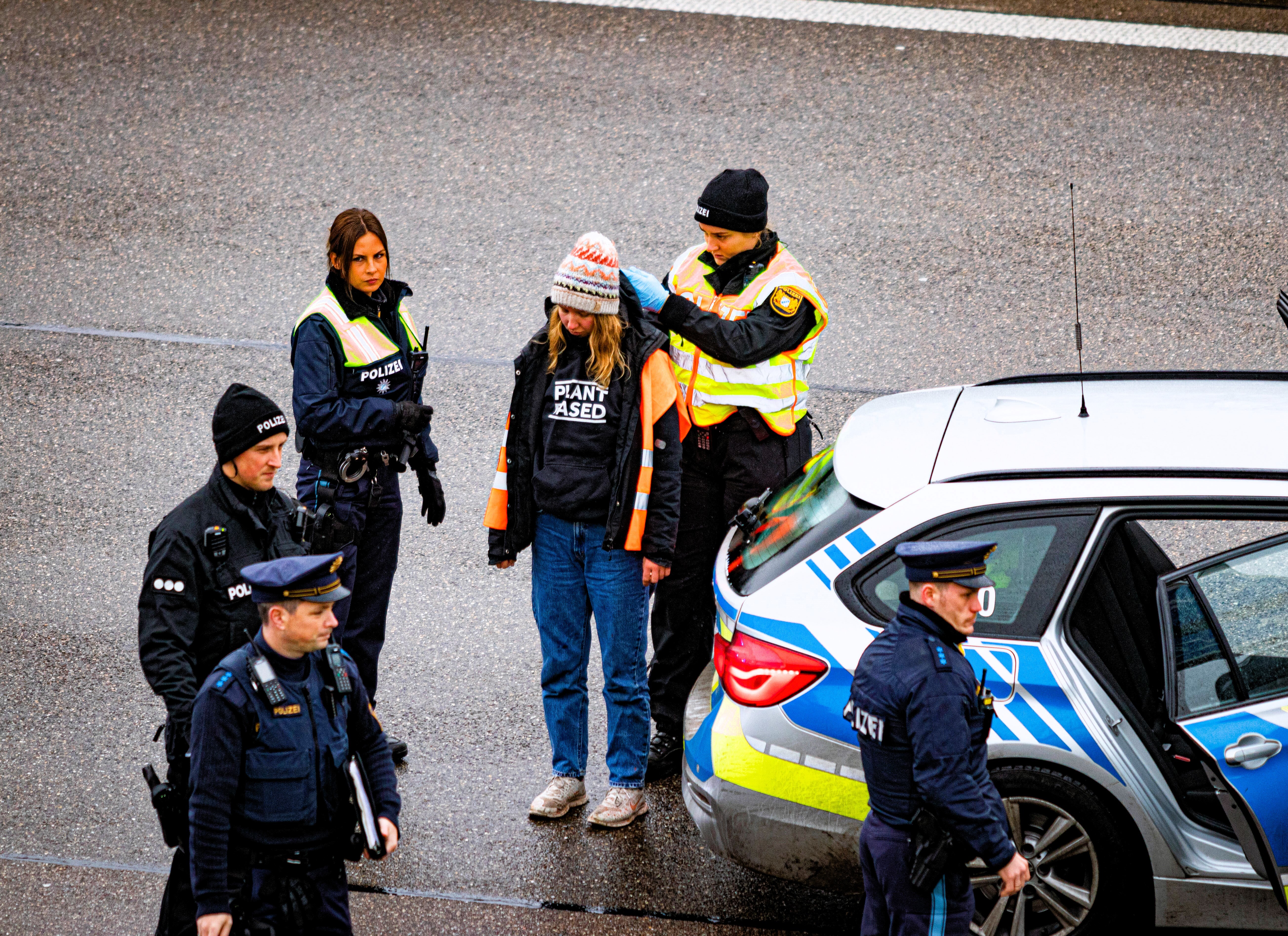 Anschlag auf Flughafen Köln-Bonn! Alle Flüge gestrichen, Flughafen gesperrt - Chaos am Airport!