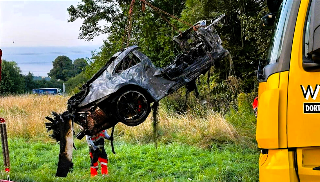 2 Menschen verbrennen auf der Autobahn! „Feuerhölle: Illegales Autorennen mit Porsche wird zur tödlichen Tragödie"