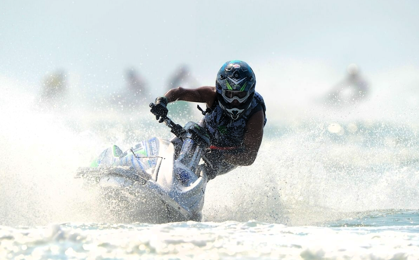 Schüsse an Badestrand! 12-jähriger Junge tot! Täter auf Jetski schießt auf Menschen am Badestrand!