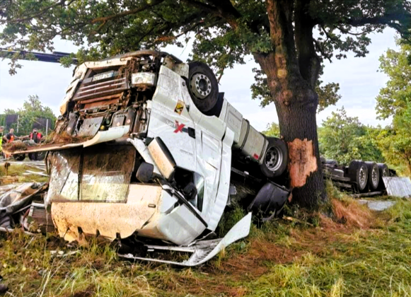 Schwerer LKW-Crash hat tödliche Folgen - 1 Todesopfer bestätigt!