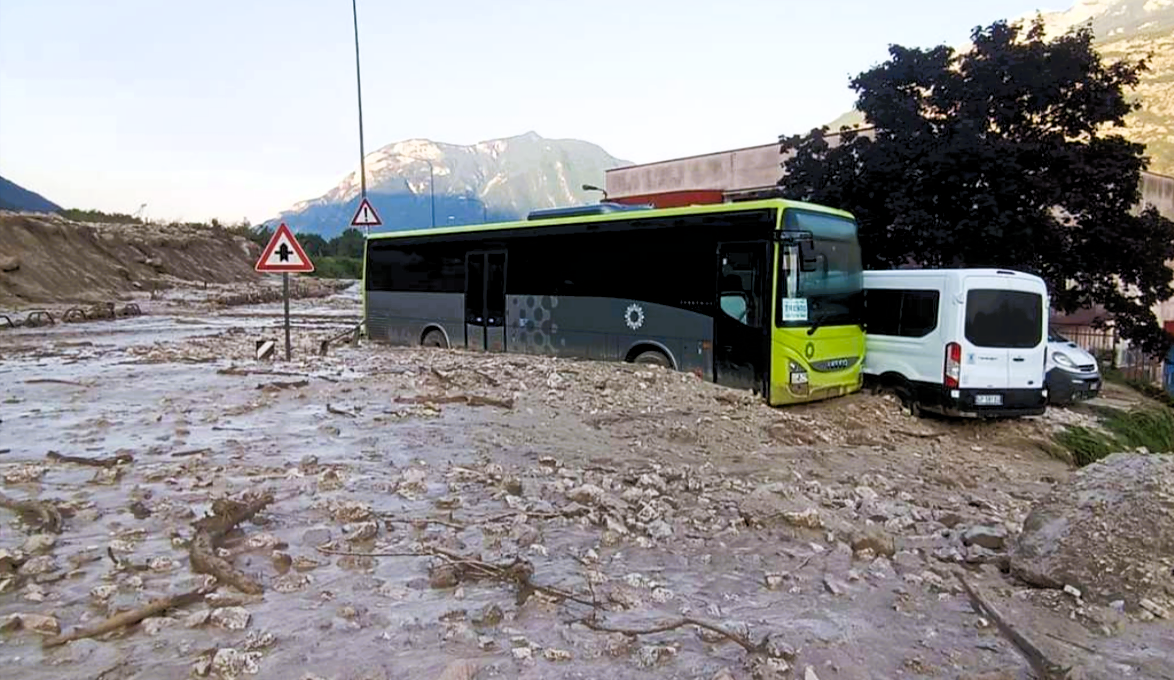 Evakuierung! Heftiges Unwetter am Gardasee - Schwere Verwüstungen rund um Bozen! Touristen betroffen