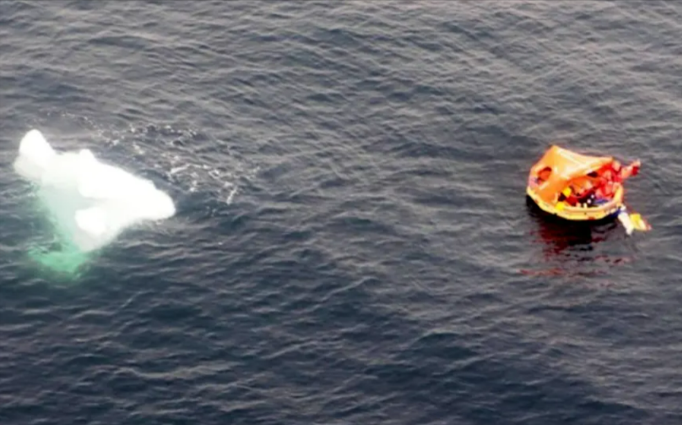 Deutsche Flugzeug stürzt ins Eismeer! US-Marine rettet Piloten vor dem sicheren Tod!