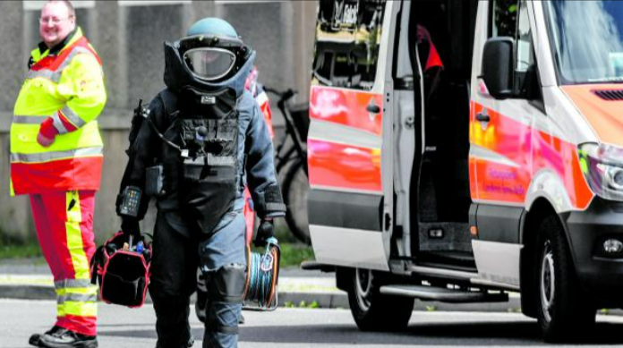 Bombenalarm an deutschem Bahnhof - Explosion! SEK sprengt verdächtigen Gegenstand