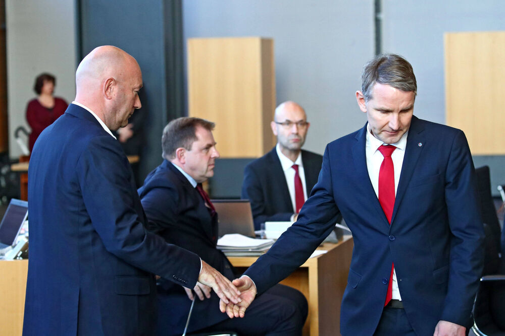 Höcke schummelt sich in Landtag! Weil 2 Unterschriften fehlten: Deshalb wird AfD-Höcke nun doch in den Landtag gewählt