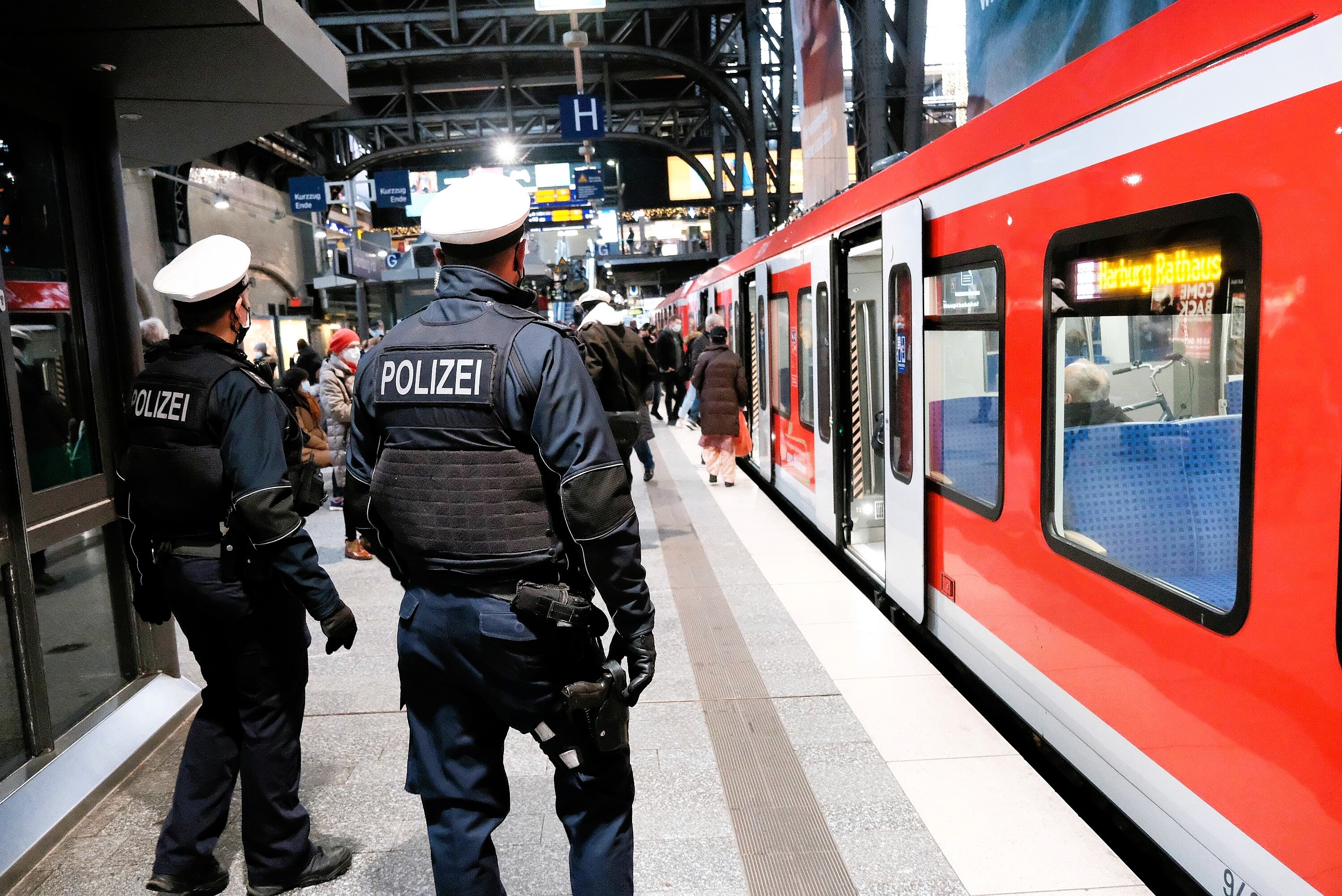 Mord im Bahnhof, 61-jähriger Mann niedergestochen! Neues Todesopfer durch Messerattacke