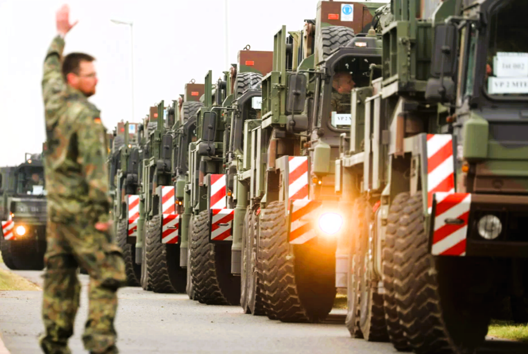 Aufregung in Deutschland! Große Militärkonvois rollen durchs Land - Verkehrsbehinderungen drohen