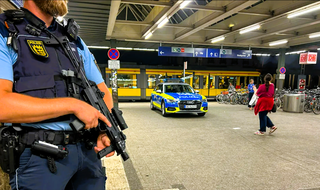 Terroralarm am Hauptbahnhof! Mann greift Passanten mit Messer an und flüchtet! Polizei löst Großfahndung aus!