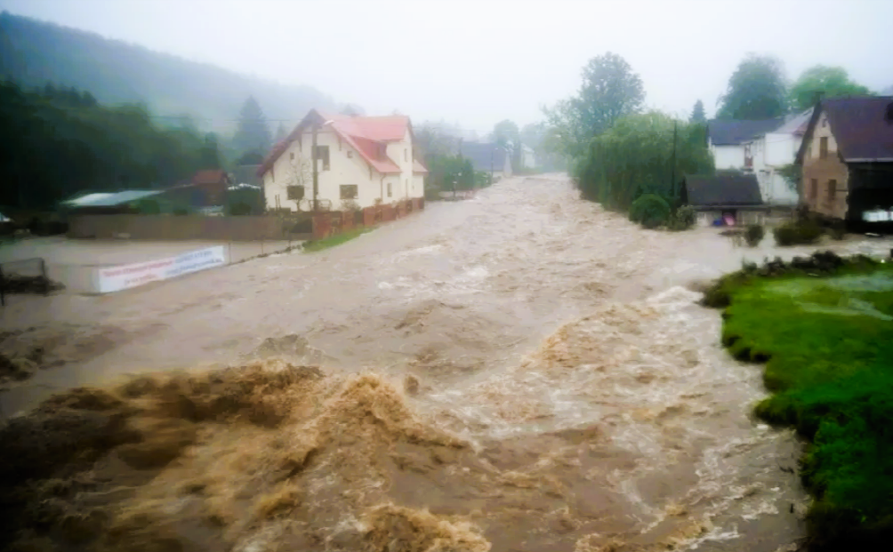 Hochwasser-Wahnsinn geht weiter! Neuer Regen erwartet, Hubschrauber des Heeres im Einsatz, auch Deutschland droht noch mehr!