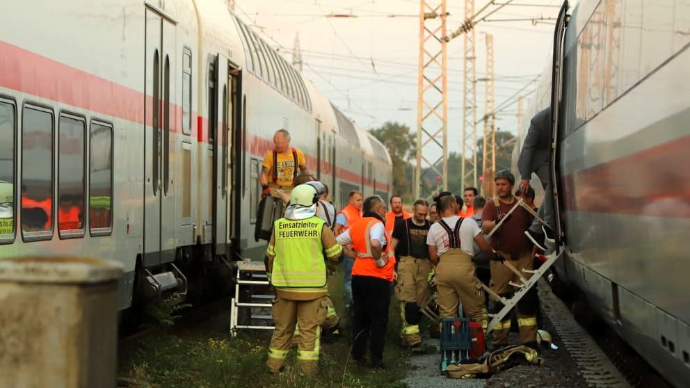 ICE-Unglück! 200 Fahrgäste mussten aus ICE evakuiert werden - erneuter Bahn-Zwischenfall!