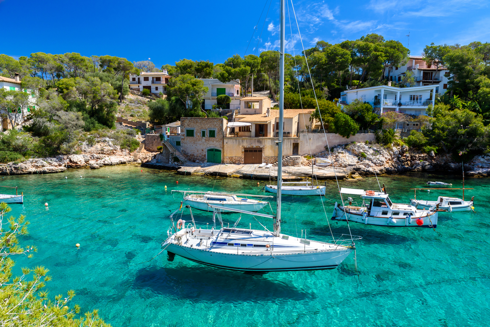 Deutscher auf Mallorca von Klippe gestoßen! Streit an einem FKK-Strand auf Mallorca eskaliert