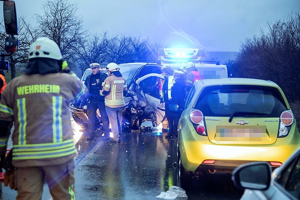 7 Verletzte! Unfall auf der Autobahn führt zu Vollsperrung