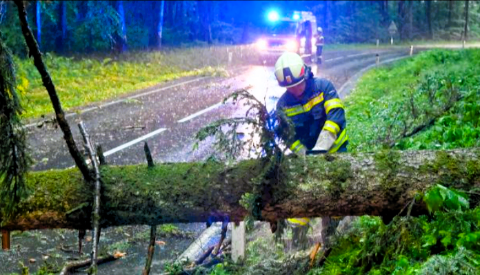 KATWARN: Unwetter-Chaos in Deutschland: Hurrikan „Kirk“ legt Bahnverkehr lahm und entwurzelt Bäume!