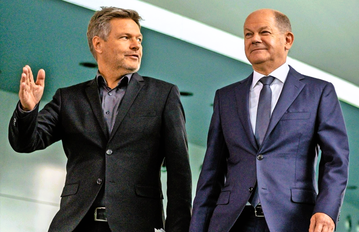 Kanzlerkandidaten im Aufwind: Scholz, Merz und Habeck machen Plätze im Politikerranking gut