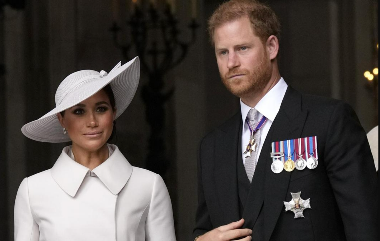 Scène oppressante au tribunal : une harceleuse n'est qu'à une encablure du prince Harry