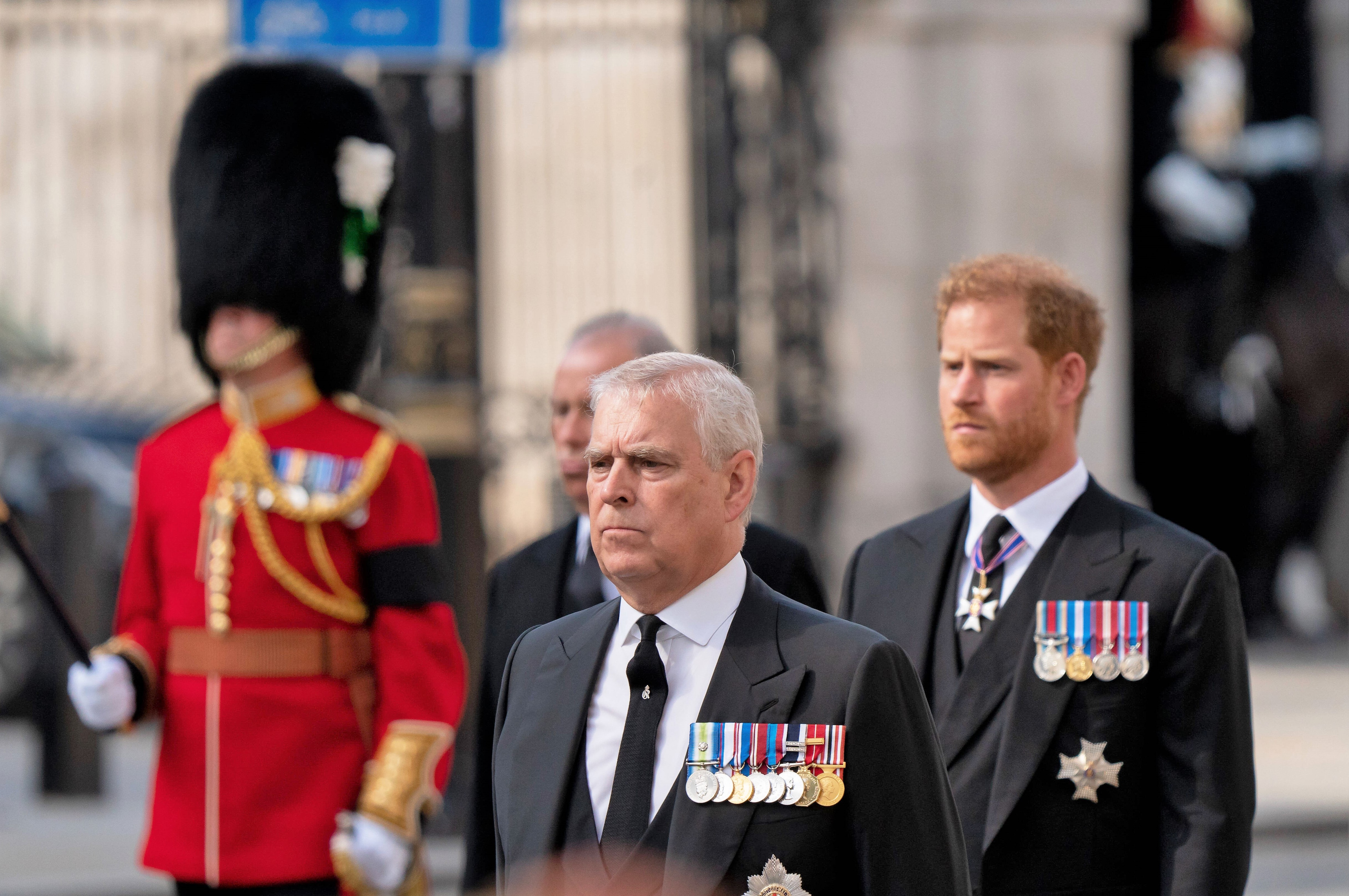 Rude coup pour le prince Andrew ! - Sa fille coupe le contact avec lui